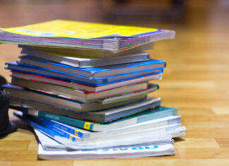 Elevii din clasa a VIII-a, din nou fără manuale