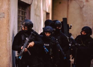 Poliția Română, în vizită la clanul Sadoveanu: colecția de arme găsită de polițiști