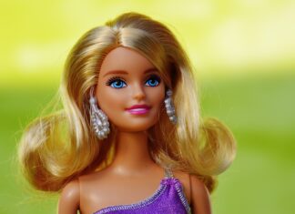 Andreea Marin a decis că TVR o vrea înapoi, dar o vrea blondă