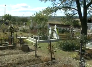 Într-un sat din Iași, cu lumânările în mână la vot