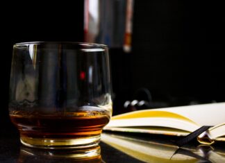 Doctorii recomandă hidratare, iar analiștii financiari recomandă whisky