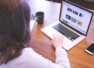 O femeie de 54 de ani a renunțat la videochat pentru a merge la biserică