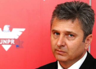 Pandele s-a închis în cameră, ca să nu intre Firea peste el