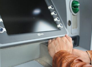 Furt la un bancomat din București