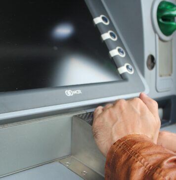 Furt la un bancomat din București