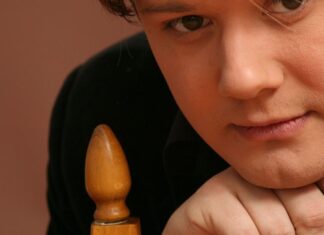 Fuego e depresiv pe Facebook: ”Am obosit să obosesc”