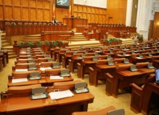 Parlamentul, cu „lacătul” pe ușă