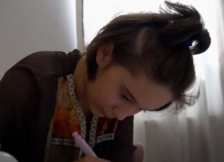 Familia altfel: Are 81 de ani și își crește singur nepoata abandonată