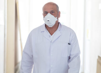 Crăciunul în jurul bradului, cu familia lărgită, doar un vis