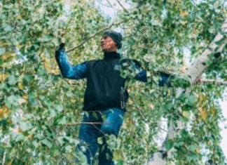 Nu are acces la Internet, dar este student. Și nici nu renunță