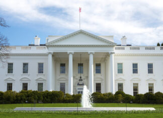 Covid 19 „atacă” din nou Casa Albă