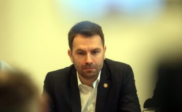 Ministrul Drulă a găsit sursa blocajelor din minister