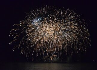 Fără focuri de artificii, fără concertele de la miezul nopții