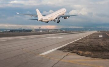 România ar putea interzice zborurile din Marea Britanie
