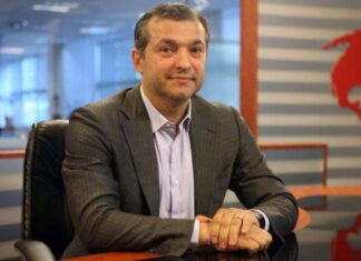 Andronic se pupă singur în oglindă, în urma condamnării: „Voi rămâne ziarist”