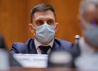 Novak încearcă marea cu degetul: 45 de minute de gimnastică, înainte de cursuri