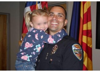 Un polițist a adoptat o fetiță, salvând-o din familia în care era abuzată