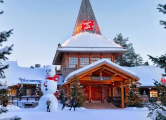 Avionul care te duce la Moș Crăciun: biletul costă 10 euro și nu există limită de pasageri