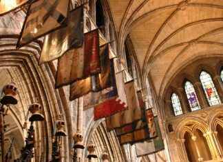 Irlanda: un român inventiv a fost prins pescuind bani din cutia milei