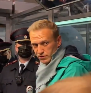 Tribunalul rus a decis că Navalnîi rămâne în arest