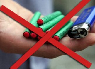 Tone de petarde vândute online, dintr-un apartament din București