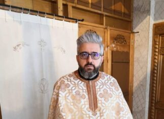 Un preot clujean, atacat de antivacciniști