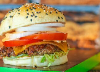 Revoluție în Franţa: angajaţilor li se va permite să mănânce la birou Foto: Pixabay