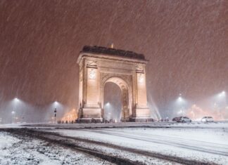 Fenomen rar: ninsoare și descărcări electrice în Capitală, în martie