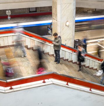 Protest spontan în stația de metrou Piața Unirii. Circulația trenurilor, dată peste cap