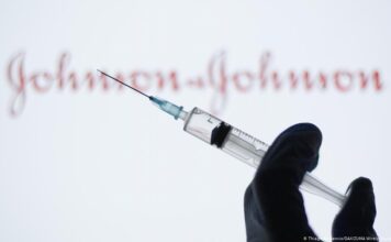 Cheagurile de sânge sunt „efecte foarte rare” ale vaccinului Johnson&Johnson