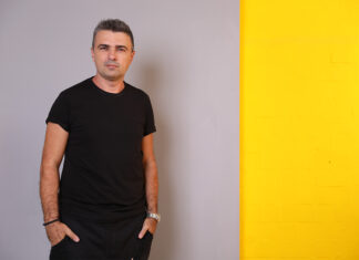 Cornel Ilie, artist pe scenă, om obișnuit în particular