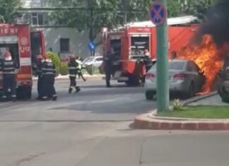 EXCLUSIV – O mașină a luat foc din mers în Berceni