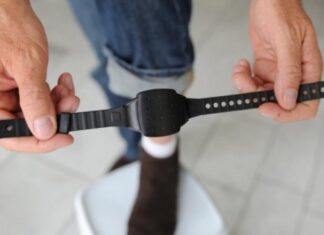 Iohannis a promulgat legea monitorizării electronice