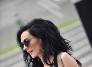 Cosmina Păsărin „vorbește lumea” la Pro Tv