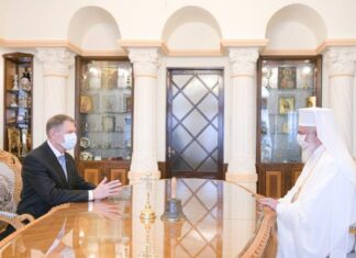 Țara se îneacă și Iohannis se închină