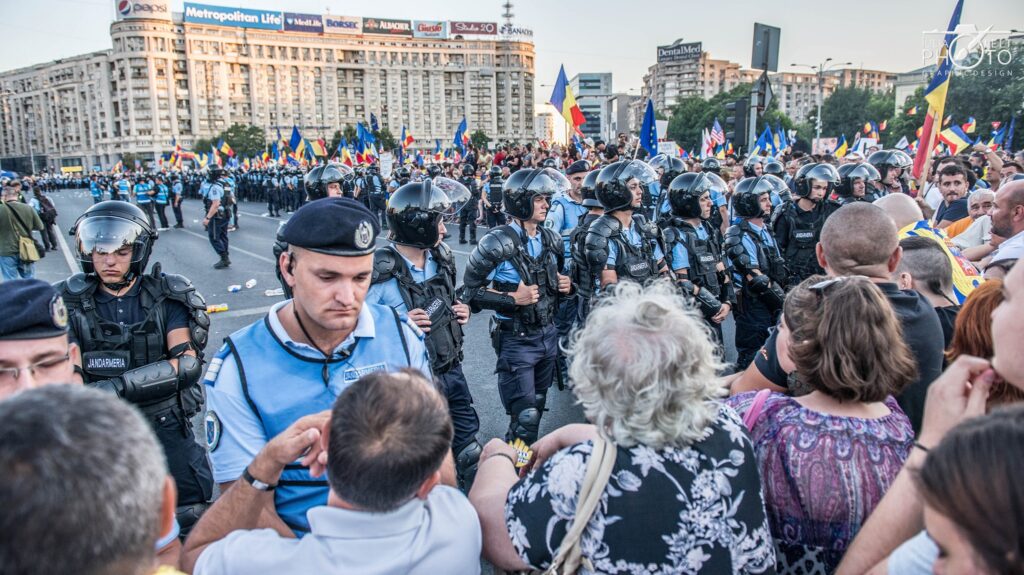 Trei ani de la protestele violente din 10 august, trei ani în care România a continuat să-și doarmă „somnnul cel de moarte”