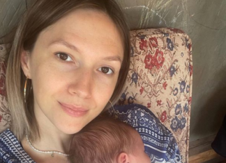 Adela Popescu, mamă de trei, fiecare cu nevoile sale