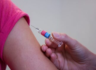 Moderna și Merck anunță progrese în producerea vaccinului împotriva cancerului de piele