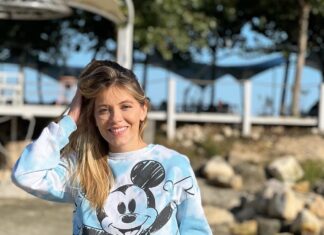 Andreea lui Cabral, singură la mare