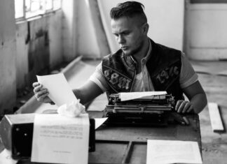 Codin Maticiuc, casier într-un hipermarket