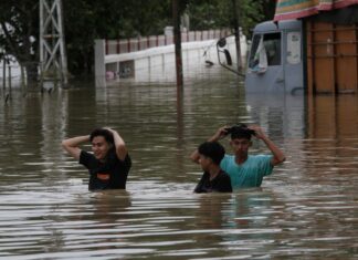Inundații în Indonezia. Mii de oameni au fost evacuați