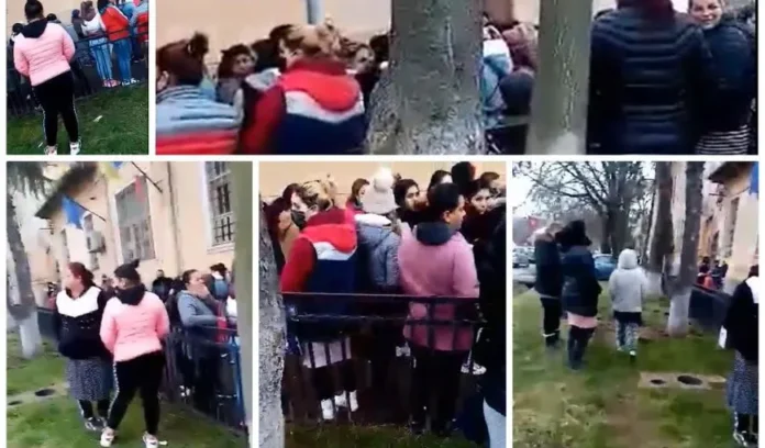 Oficiu poștal aglomerat.