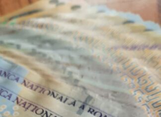 Femeie reţinută de oamenii legii pentru şantaj