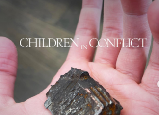 Angelina Jolie și „piatra specială” găsită de o fetiță