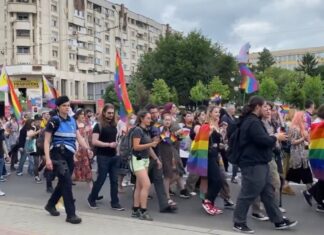 Ouă și fumigene aruncate la marșul „Iași Pride”