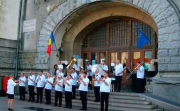 Fanfara “Muzica Apelor” rămâne alături de constănțeni și de turiști, și în luna iulie Fanfara Muzica Apelor, Constanța/ Captură Youtube