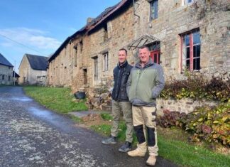 Un sat din Franța, cumpărat de doi britanici, va fi transformat în stațiune de lux Britanici