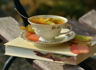 Consumul ceaiurilor fierbinți, recomandat pentru a face față temperaturilor ridicate ceasca de ceai