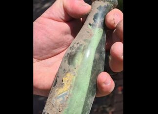 O sticlă care conținea un mesaj secret a fost descoperită după 86 de ani Foto: Facebook