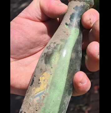 O sticlă care conținea un mesaj secret a fost descoperită după 86 de ani Foto: Facebook